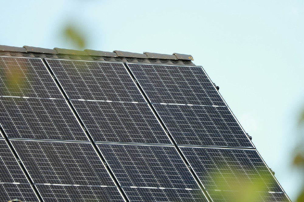 霍爾元件DH643在太陽能電池板中的應(yīng)用